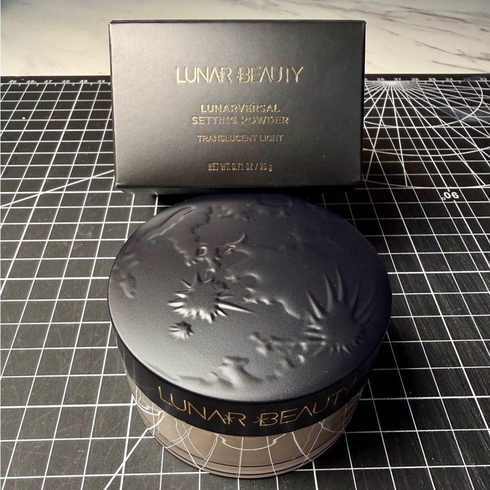 Lunar Beauty Translucent Light Setting Powder